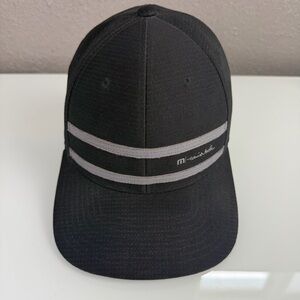 Travis Mathew Flex Fit Hat Black W Gray Stripes Men’s L-XL Golf Casual